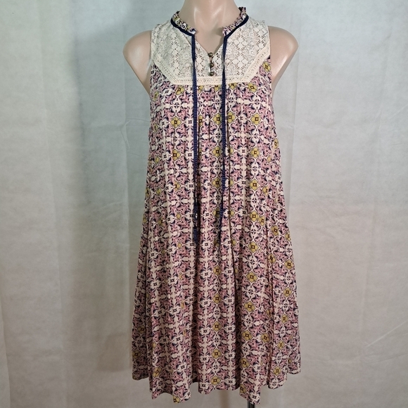 Xhilaration Dresses & Skirts - Xhilaration Cream, Pink & Blue Sleeveless Shift Dress Women's Size Medium